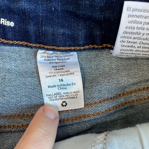 Time & Tru Cuffed Denim Shorts - Picture 3 of 5